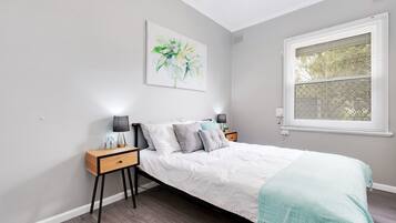 3 bedrooms, iron/ironing board, WiFi, bed sheets