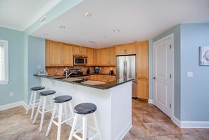 Mikrowelle, Wasserkocher mit Kaffee-/Teezubehör