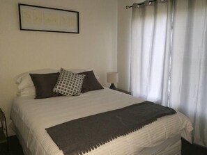2 bedrooms, iron/ironing board, bed sheets