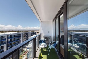 Property grounds - Ilixir Apartments by Ready Set Host (Cheltenham)