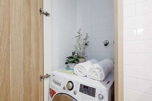 Interior - Ilixir Apartments by Ready Set Host (Cheltenham)