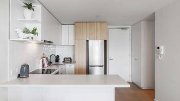 Fridge, microwave, oven, stovetop