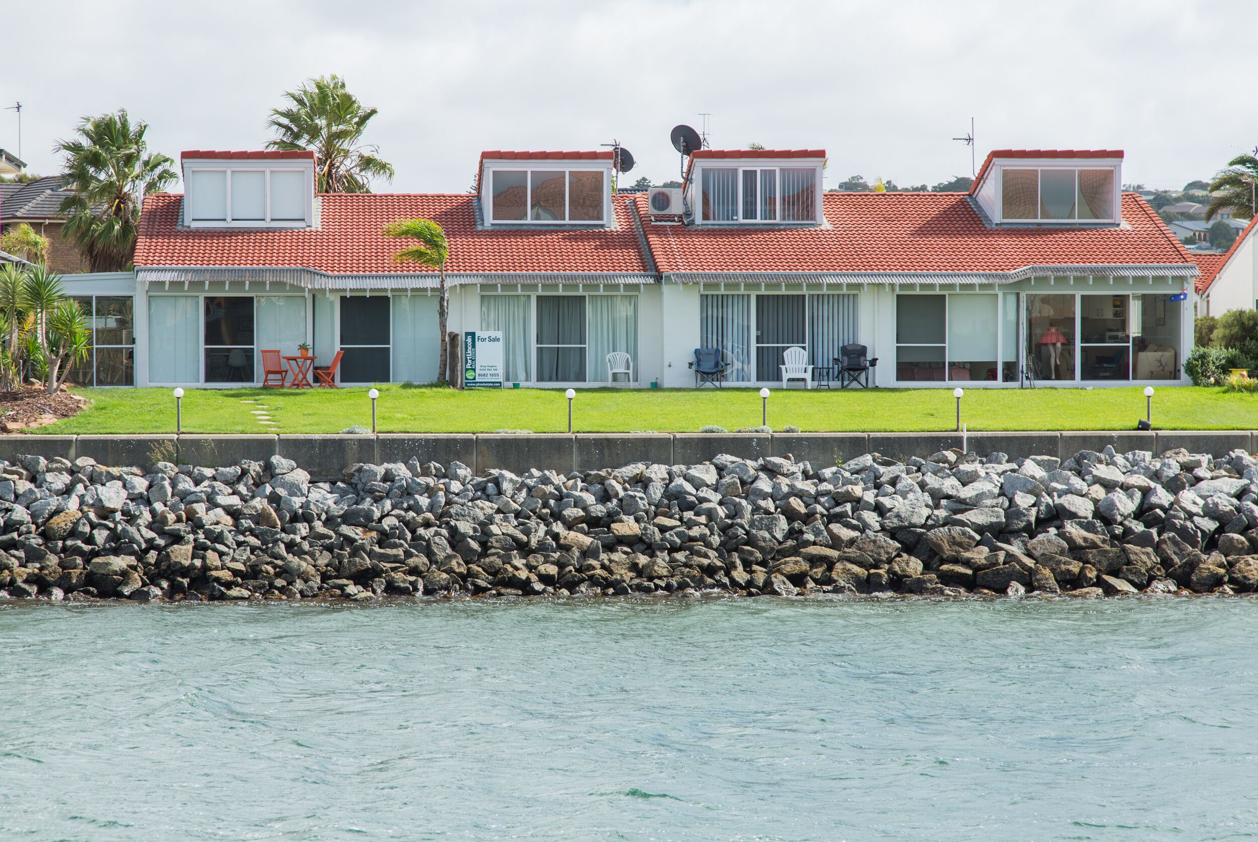 Waterfront 2 bedroom Apartment located on the town side of the Marina