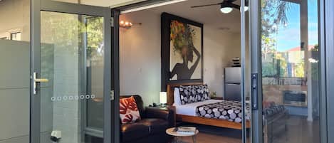 1 chambre, fer et planche à repasser, Wi-Fi gratuit, draps fournis