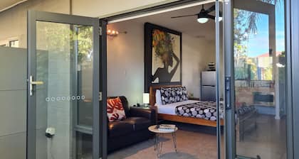 The Courtyard - Garden View Studio