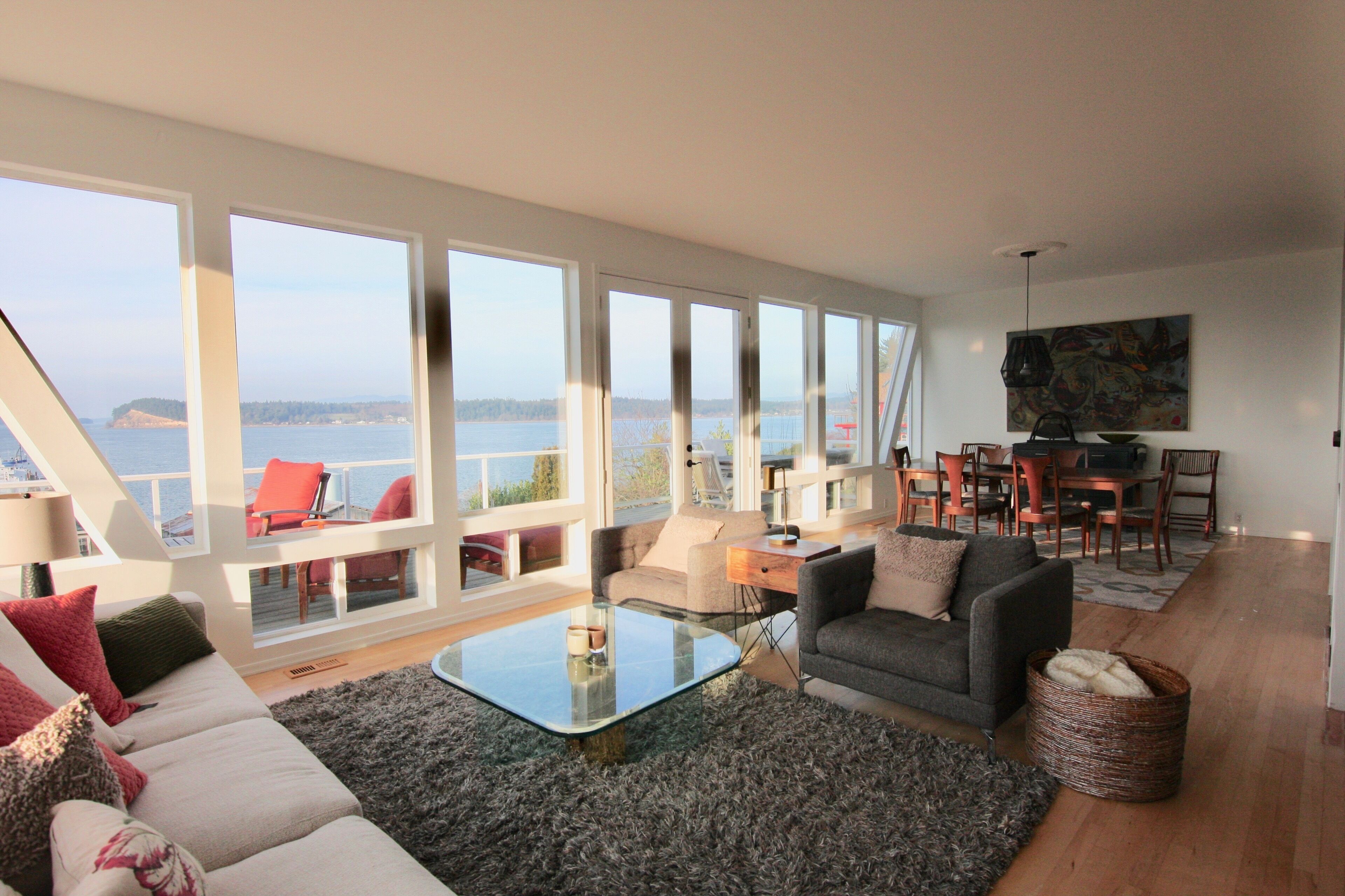 Panoramic Views of the San Juan Islands and Ferries