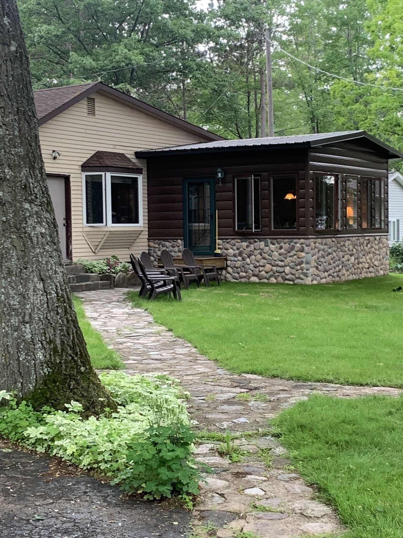 Hubbard Lake West Shore Lakefront Cottage with stunning view