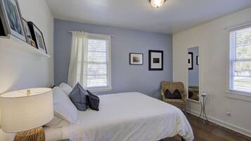 1 chambre, bureau, fer et planche à repasser, Wi-Fi