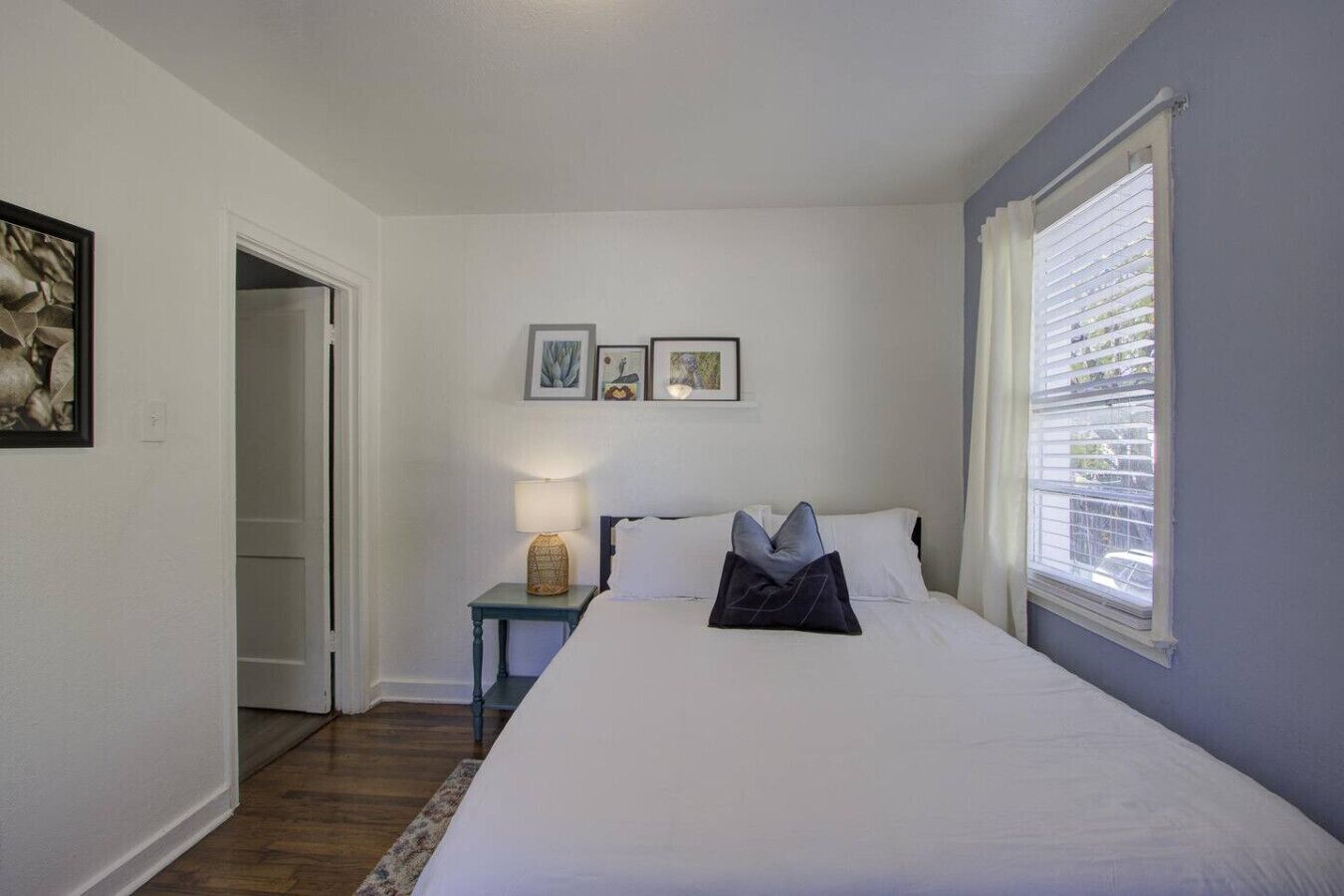 1 bedroom, desk, iron/ironing board, WiFi