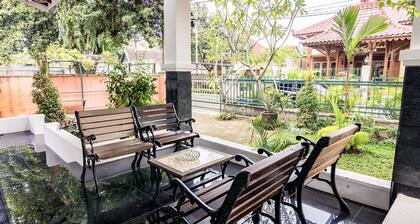 6 Bedroom House in Heritage Sultan Area