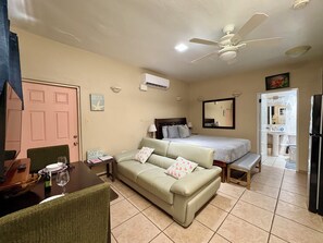 4 bedrooms, iron/ironing board, free WiFi, bed sheets - A place to stay after you play all day! Private beach path! (Isabela)