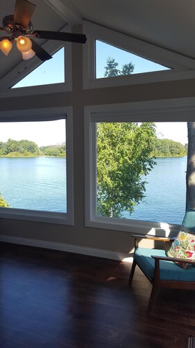 Adorable Silver Lake Cottage in Traverse City!