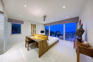 5 Schlafzimmer, Zimmersafe, Schreibtisch, Bügeleisen/Bügelbrett