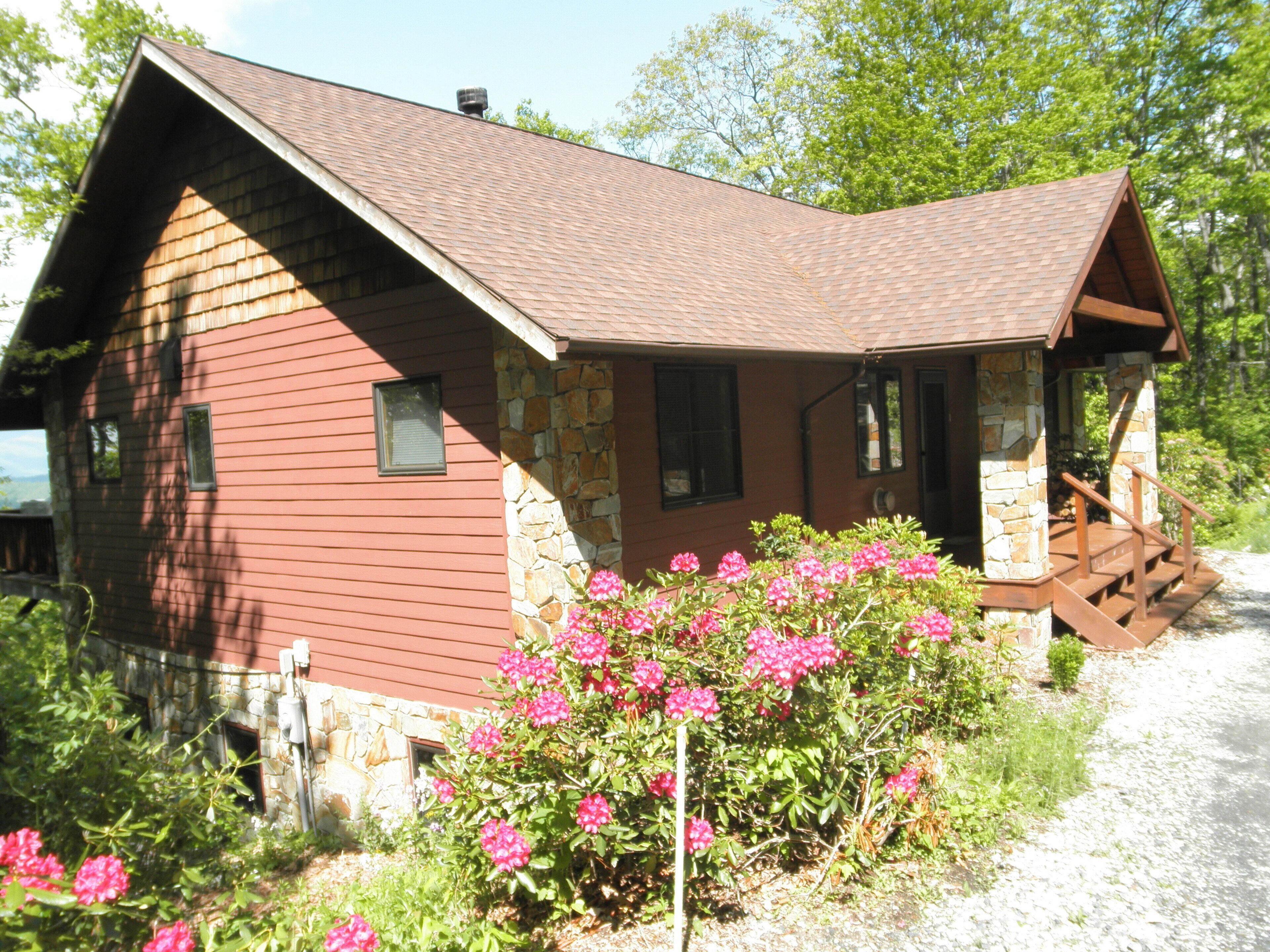 The Pinewoods: Secluded with hot tub, dark skies and sunsets beckon