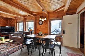 Interior - Killington Cabin: Right Unit - Sleeps 10 in 4 BR, 2 BA Cozy Escape (Killington)