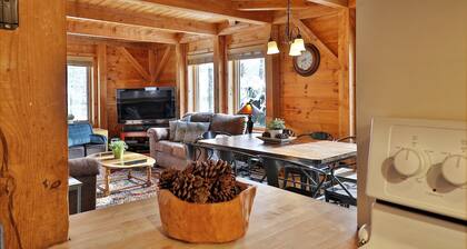 Killington Cabin: Right Unit - Sleeps 10 in 4 BR, 2 BA Cozy Escape