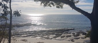 Husky Central, luxury, 2 minute walk to town, pet friendly, wi-fi, hygenic, warm