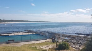 Pool - Husky Central, luxury, 2 minute walk to town, pet friendly, wi-fi, hygenic, warm (Huskisson)