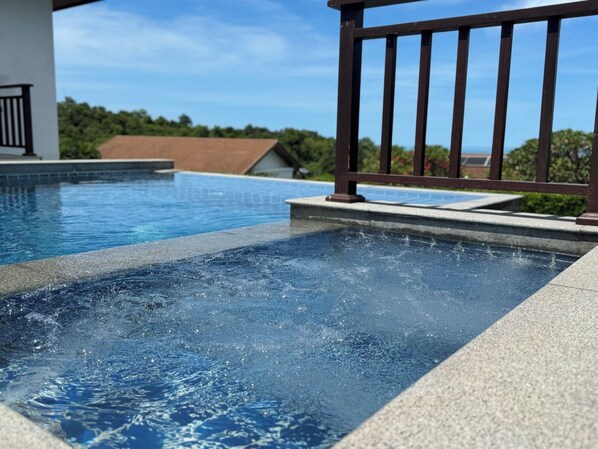 Piscine extérieure
