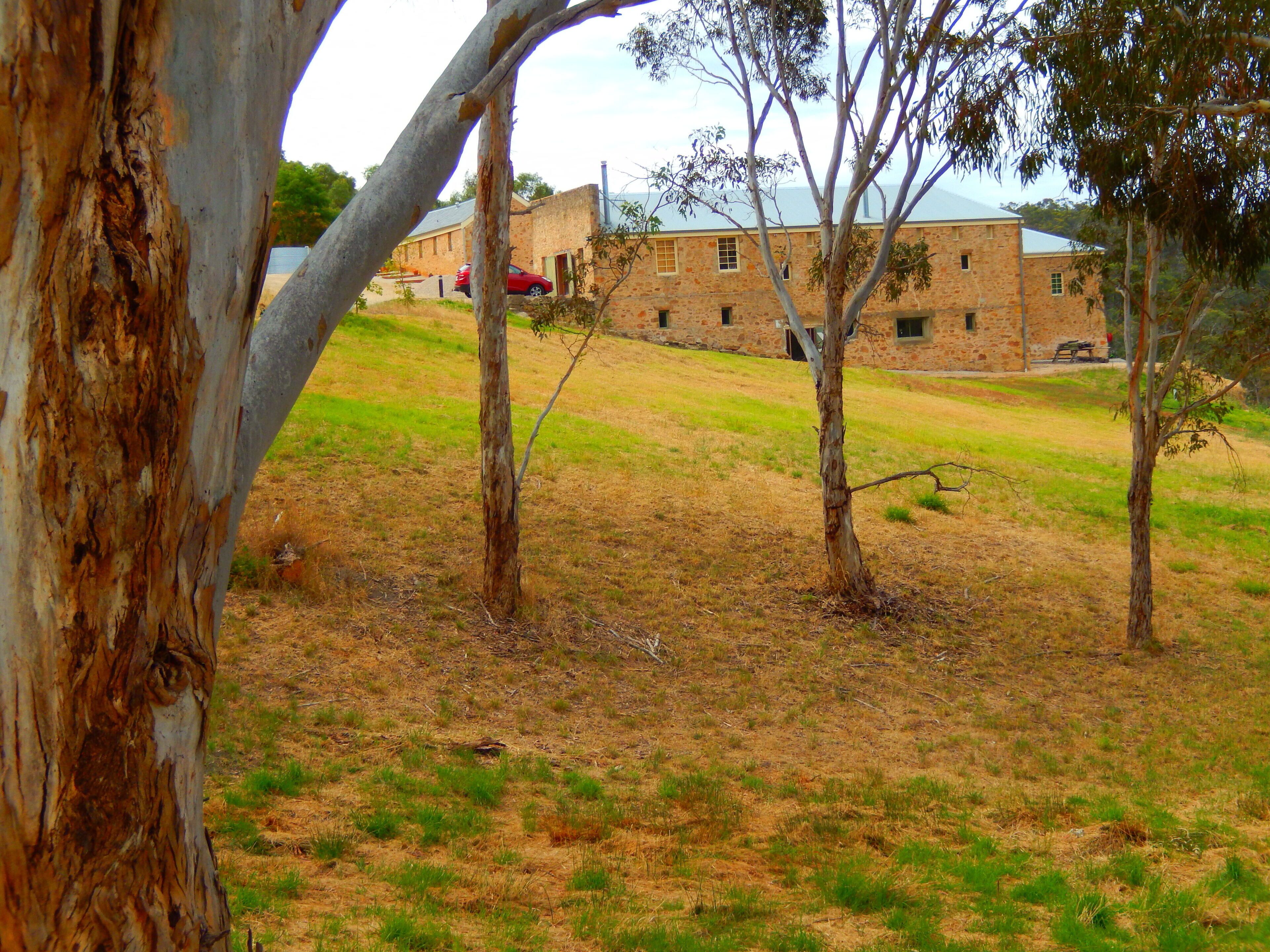 Morialta Barns - The Loft - Unique Heritage Accommodation — image 24