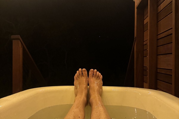 Outdoor spa tub