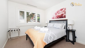 4 bedrooms, iron/ironing board, Internet, bed sheets