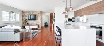 Luxury in Corlette - 4 Drungall Ave - Beautiful Home with Air Con and WiFi