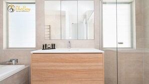 Douche, serviettes fournies