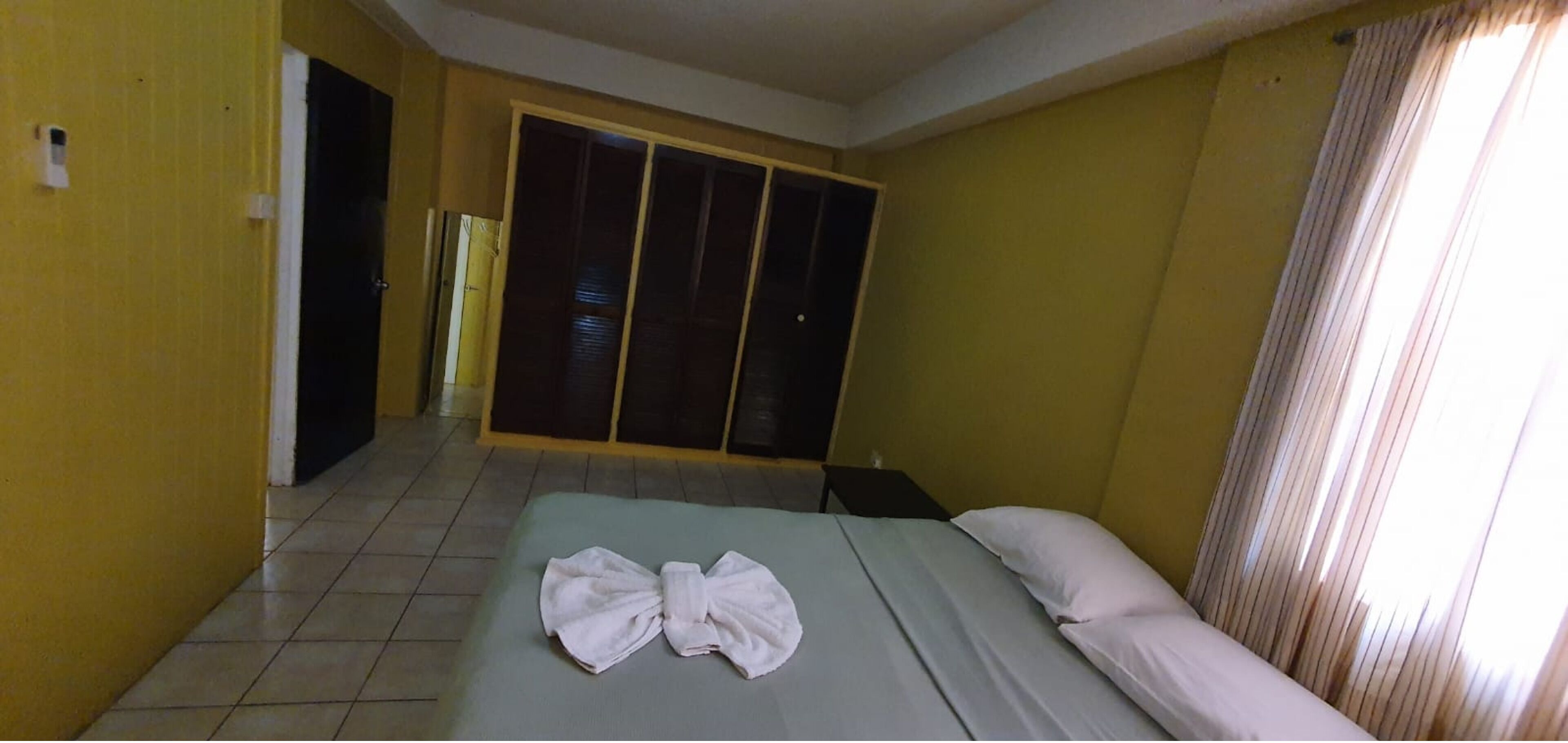 2 多间卧室、免费 WiFi、床单