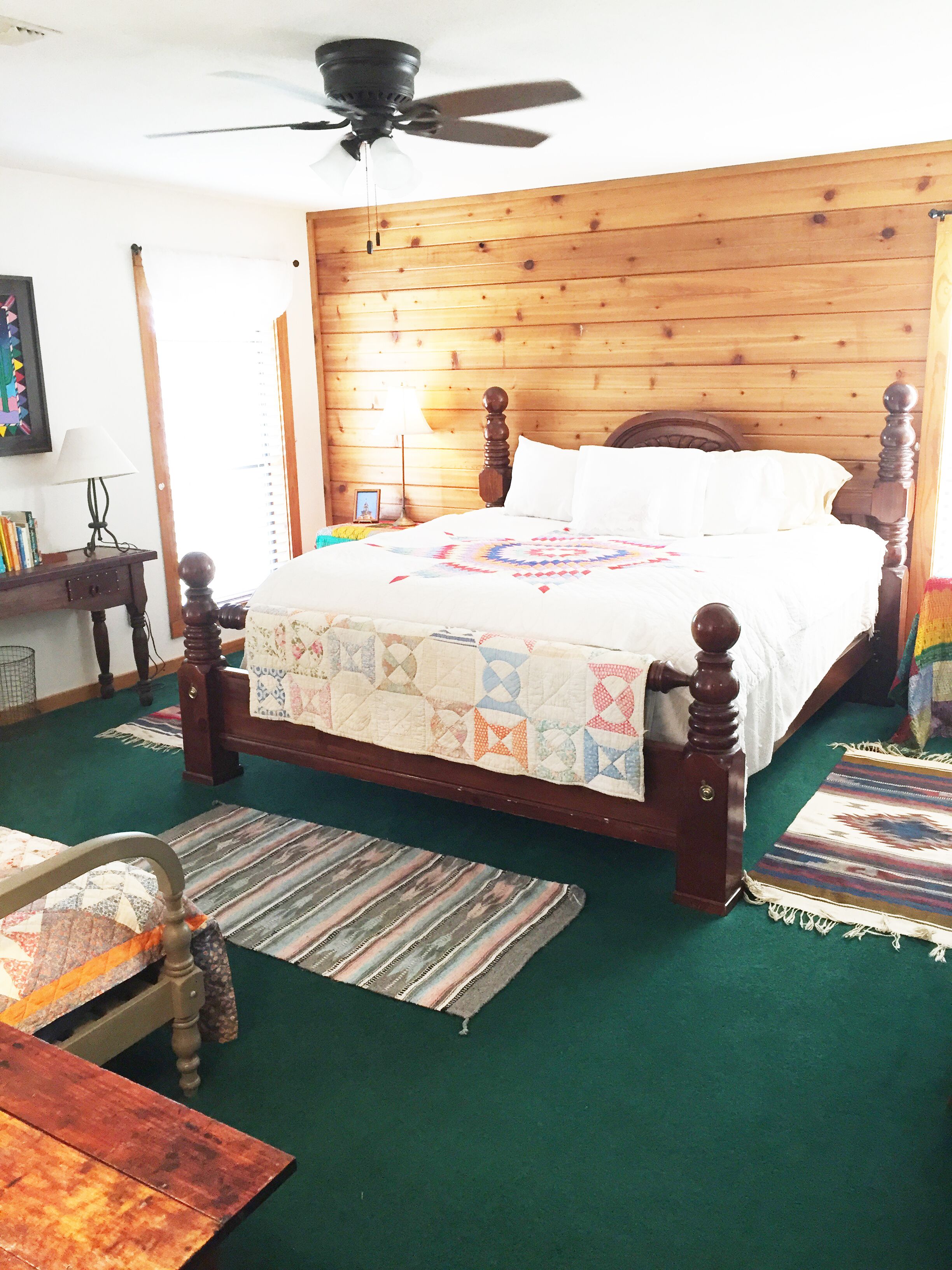 Charming Farmhouse Near Round Top sleeps 9