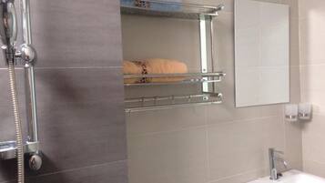 Asciugacapelli, sapone, shampoo