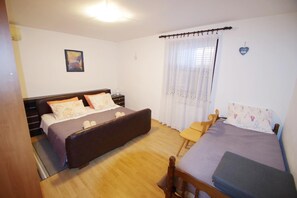 3 chambres, accès au Wi-Fi (inclus), literie fournie