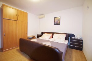 3 bedrooms, free WiFi, bed sheets
