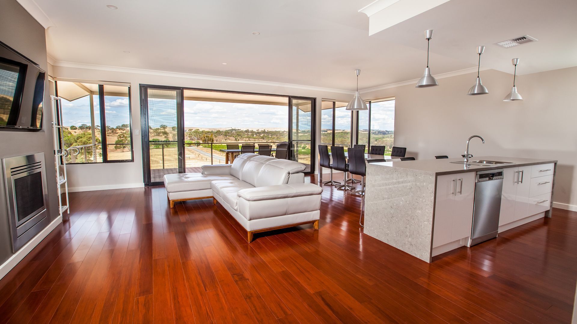 Neagles Retreat Villas 1-2 bedrooms — image 12
