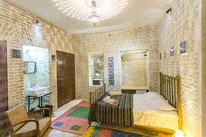 1 chambre, coffres-forts dans les chambres, fer et planche à repasser