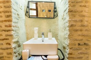 Combined shower/bathtub, hair dryer, towels, soap