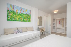 8 bedrooms, iron/ironing board, WiFi, bed sheets - Seaside Naxos • 2 Villas • Private Pool • 8 BDR / 7 BATH • Sleeps 20 @ Plaka (Naxos)