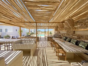 Outdoor dining - Seaside Naxos • 2 Villas • Private Pool • 8 BDR / 7 BATH • Sleeps 20 @ Plaka (Naxos)