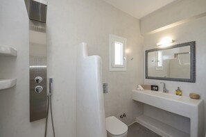 Hair dryer, towels, soap, toilet paper - Seaside Naxos • 2 Villas • Private Pool • 8 BDR / 7 BATH • Sleeps 20 @ Plaka (Naxos)
