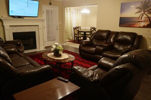 TV, fireplace, DVD player, stereo - One of the best location for the Golf Tournament. Only minutes to city center. (Grovetown)