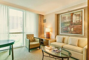 TV, offices - No Resort Fee ! Strip View Suite - Pools & Parking (Las Vegas)