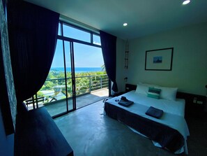 2 sovrum, värdeförvaringsskåp på rummet och skrivbord