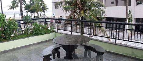 屋外ダイニングエリア