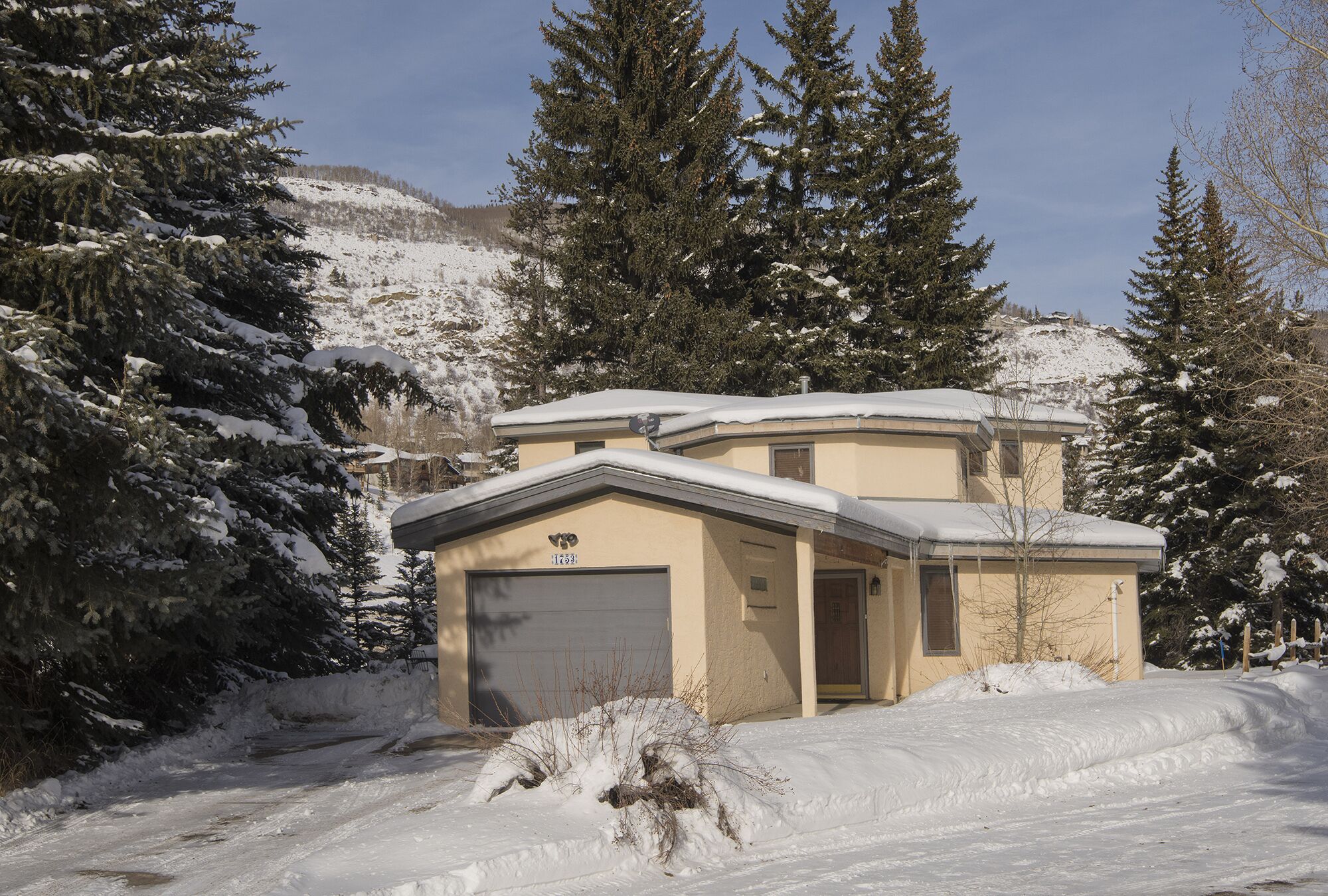 Relaxing Creekside Home in Sunny West Vail-Steps from Free TOV Bus