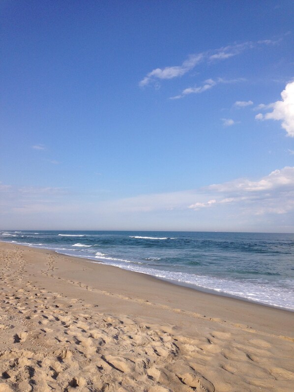 靠近海滩、沙滩椅