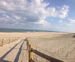 Plage à proximité, chaises longues