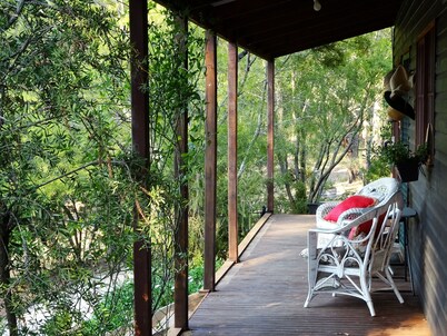 Self Contained Apartment for couples looking to get away to a secluded hideaway.