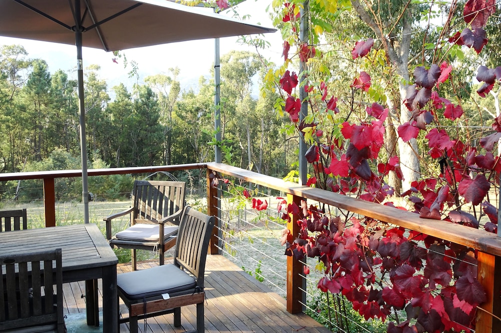 Self Contained Apartment for couples looking to get away to a secluded hideaway.