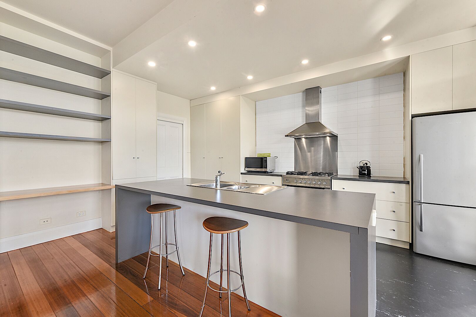 Close to beautiful City Park & a short walk to the CBD