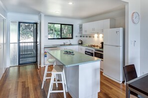 Refrigerador, horno, parrilla de estufa y lavavajillas 